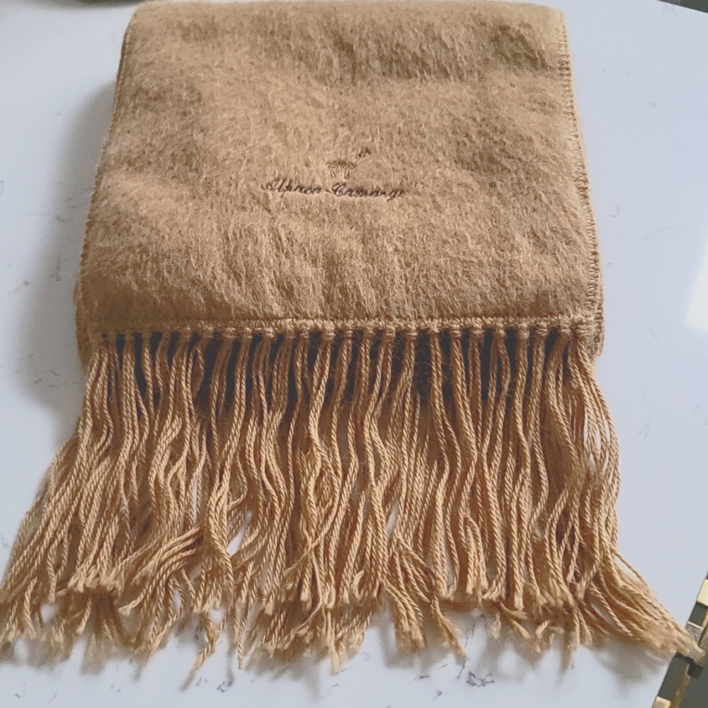 Alpaca Camargo wool scarf, caramel color.